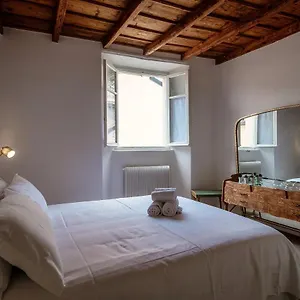 Apartment Silvia House - The House Of Travelers